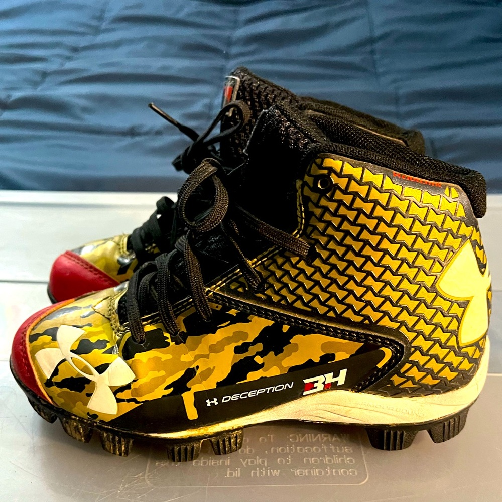 Gold Youth Molded Cleats Under Armour Deception   High Top Baseball Sz 1Y